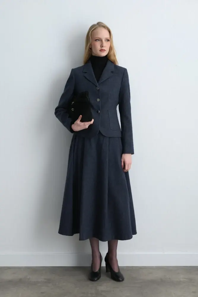 Bele Oturan Yünlü Ceket & Uzun Kloş Etek - Lacivert Takım