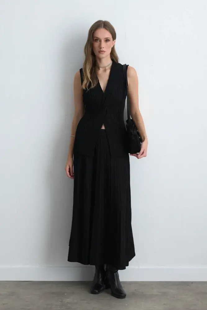 Düğüm Detaylı Viskon Triko Bluz & Uzun Pilise Etek - Siyah Takım