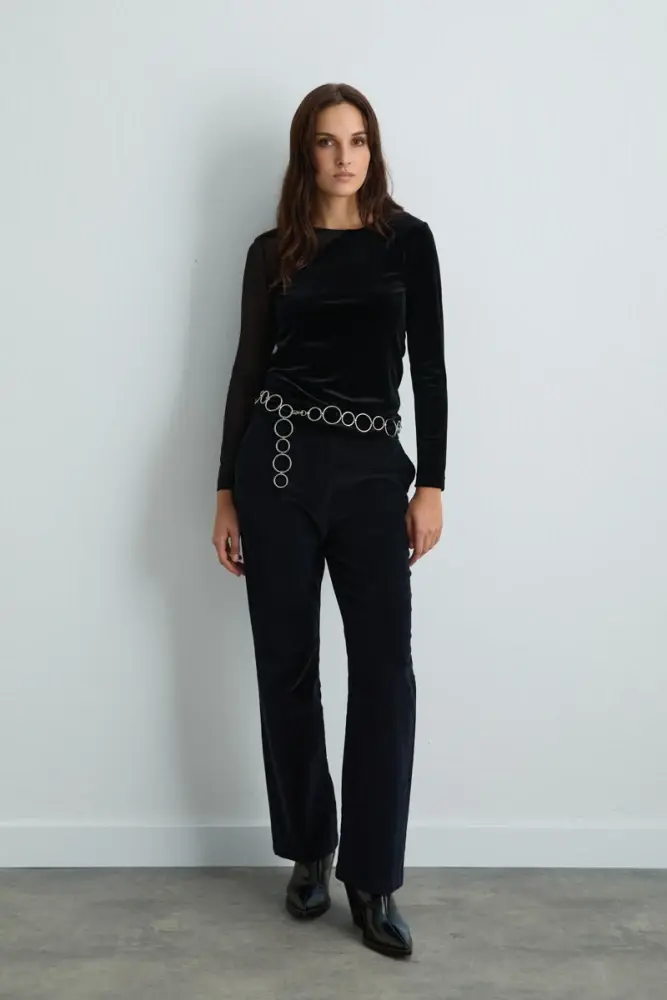 Asimetrik Tül Yakalı Kadife Bluz & Boru Paça Pantolon - Siyah