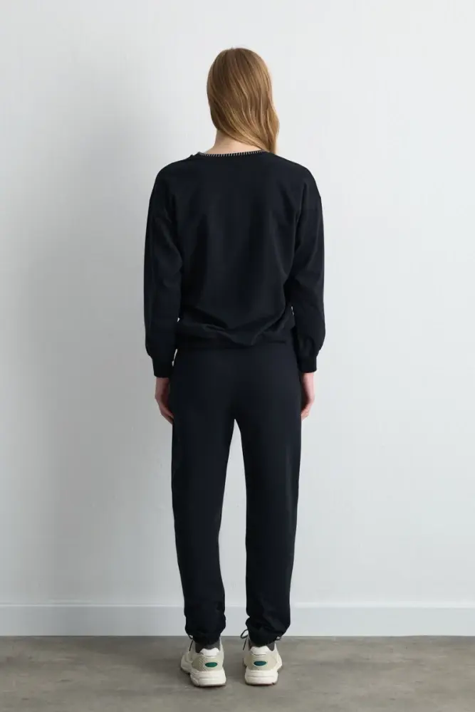 Çiçek Nakışlı Sweatshirt & Paçası Lastikli Pamuklu Eşofman Altı - Siyah - 2