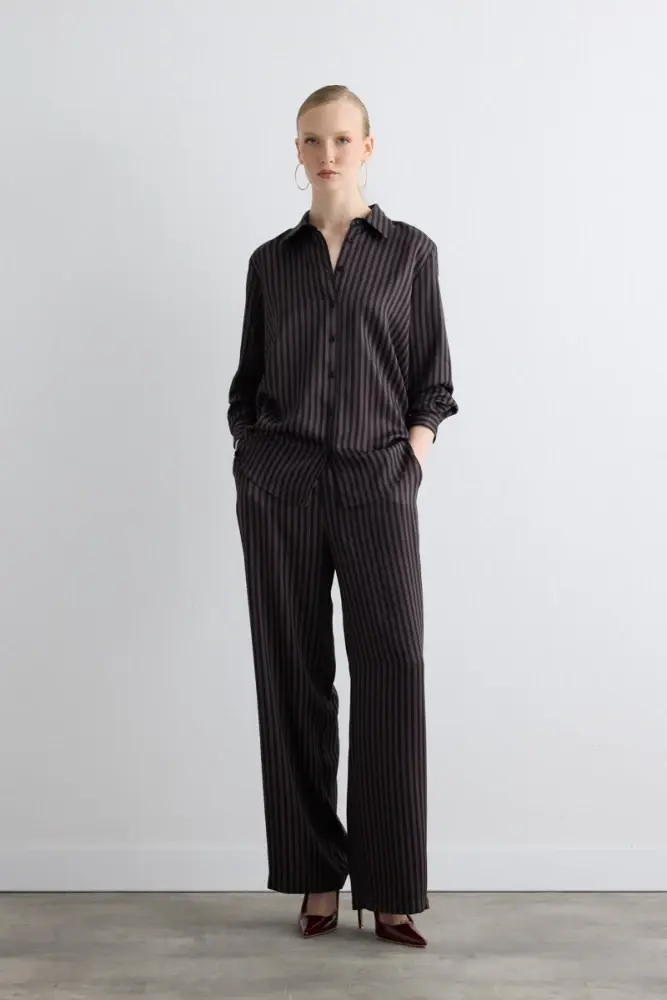 Çizgili Saten Gömlek & Bol Paça Pantolon - Kahverengi Takım