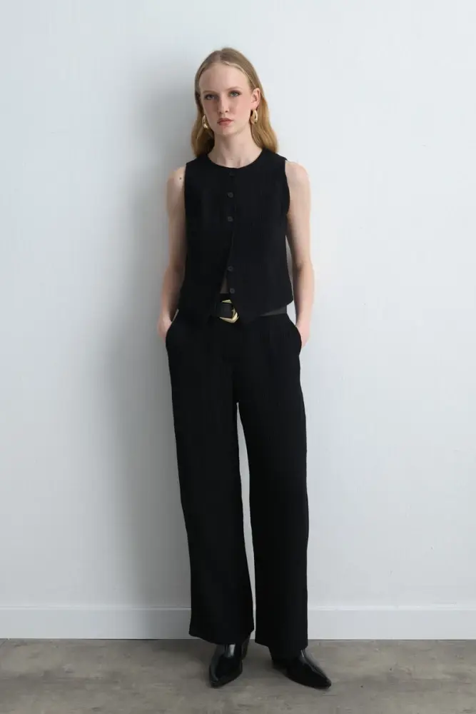 Anka Koleksiyonu Yuvarlak Yakalı Krinkıl Yelek & Pantolon - Siyah Takım