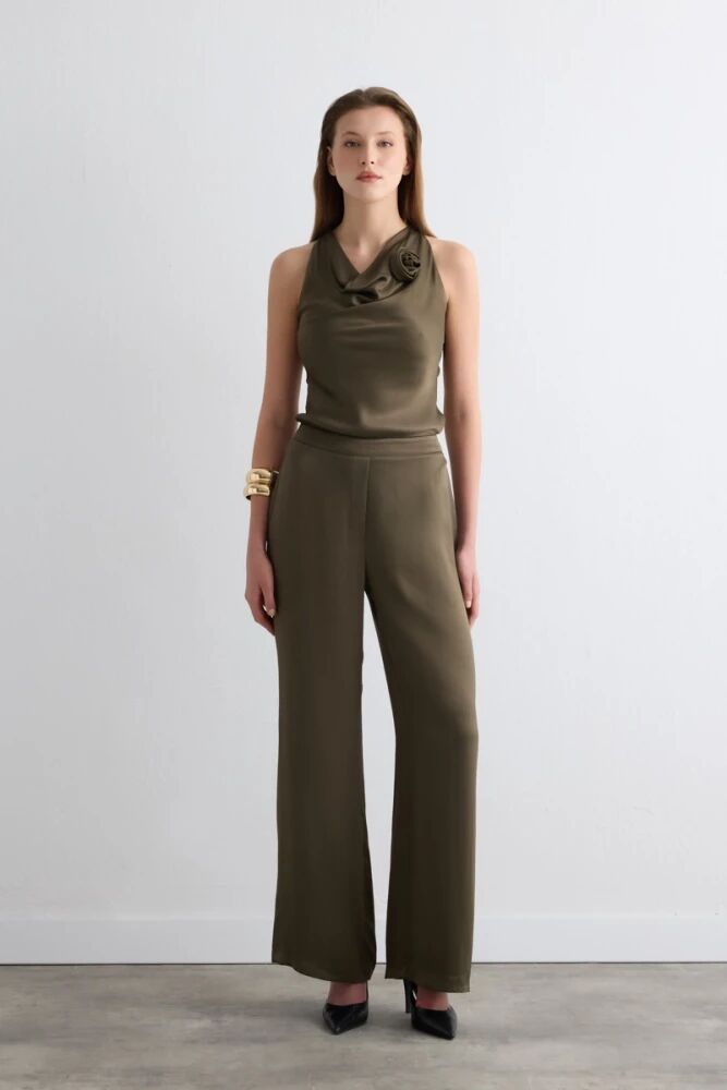 Degaje Yaka Asimetrik Kesim Saten Bluz & Bol Paça Pantolon - Yeşil Takım