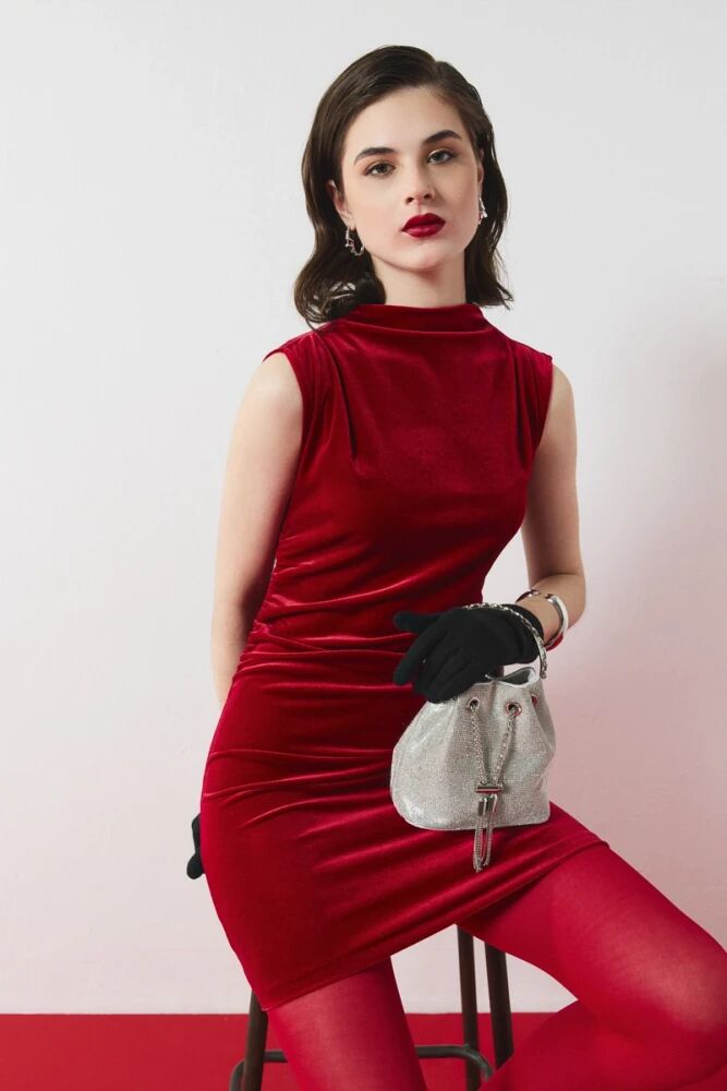 Dik Yakalı Kolsuz Kadife Mini Elbise Kombini