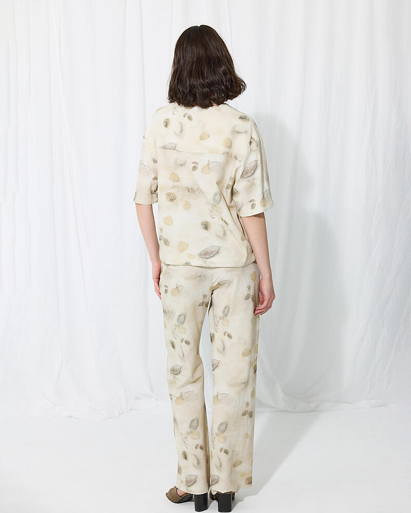 İz Koleksiyonu Eco Print V Yakalı Keten Bluz & Koton Pantolon Takım - Taş - 2