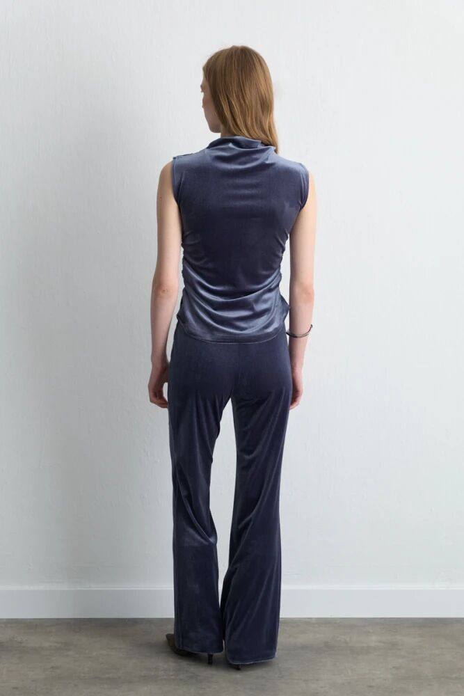 Dik Yakalı Büzgülü Kadife Bluz & Beli Lastikli Bol Paça Pantolon - Gri Takım - 2