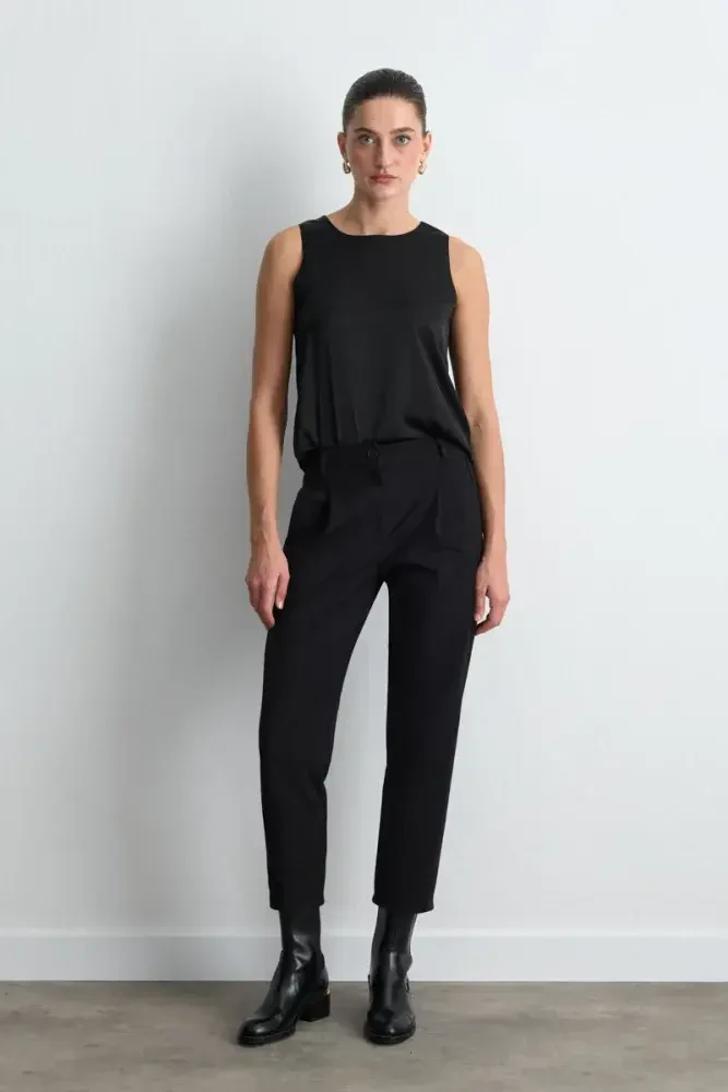 Anka Collection Pleated Tapered Pants - Black Black