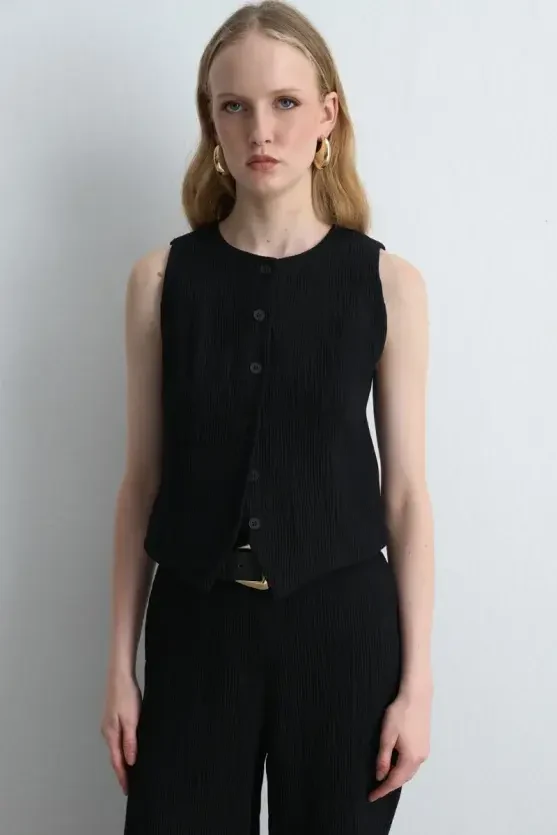 Anka Collection Round Neck Crinkle Vest - Black - 2