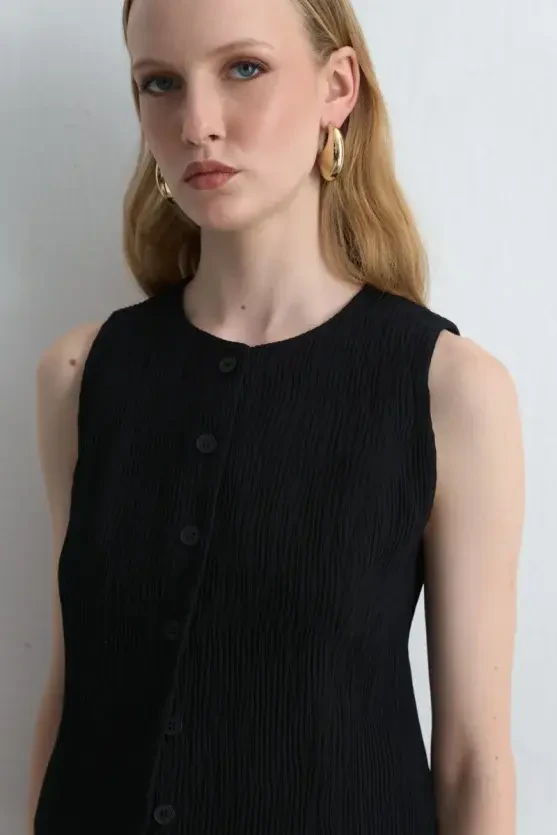 Anka Collection Round Neck Crinkle Vest - Black - 4