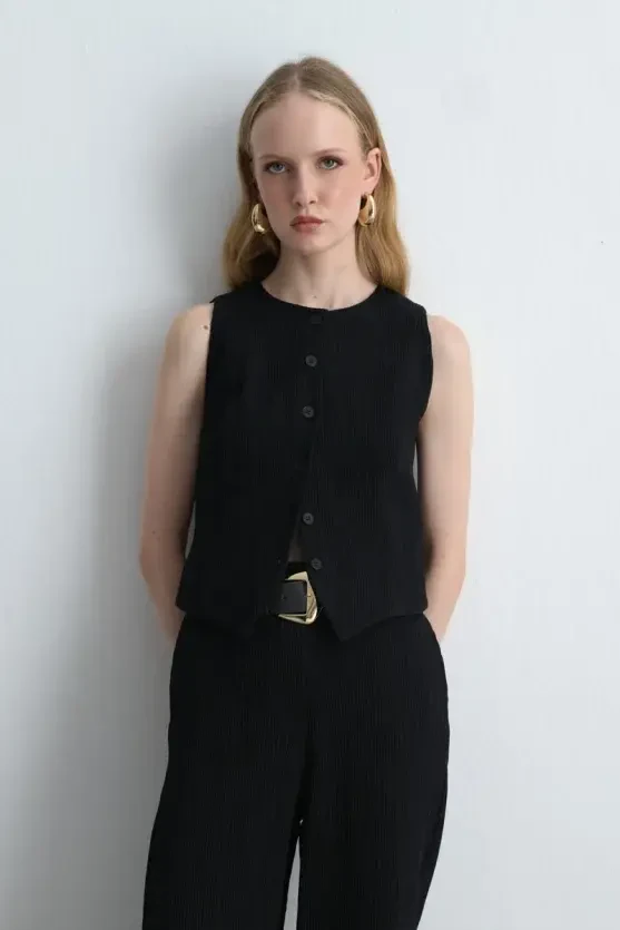 Anka Collection Round Neck Crinkle Vest - Black - Gusto