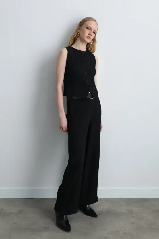 Anka Collection Round Neck Crinkle Vest - Black - Gusto