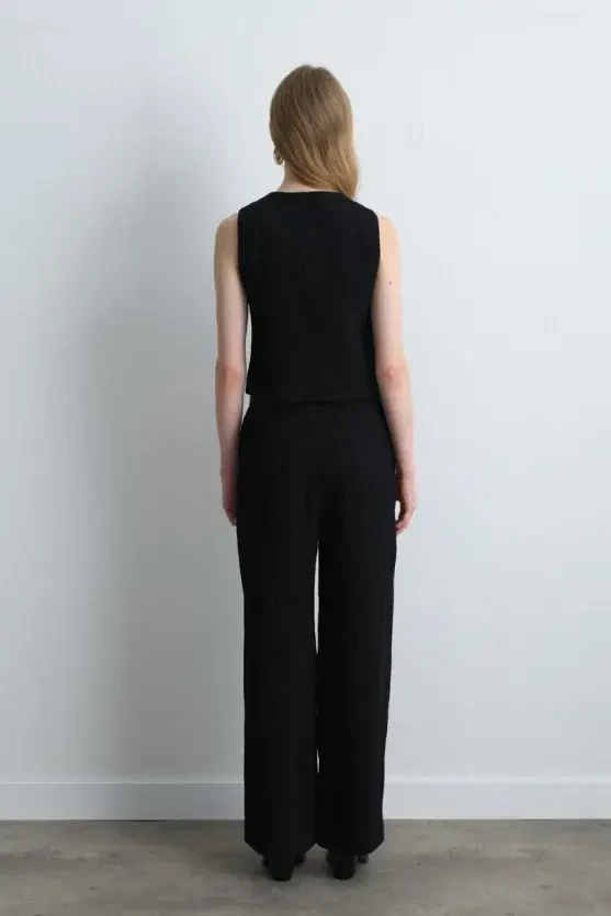 Anka Collection Round Neck Crinkle Vest - Black - 7