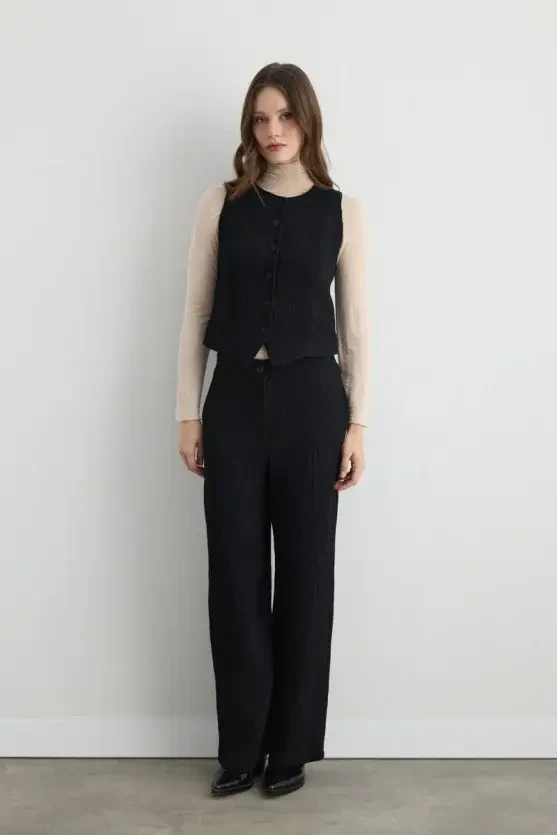 Anka Collection Round Neck Crinkle Vest - Black - Gusto