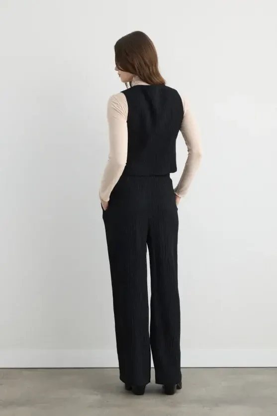 Anka Collection Round Neck Crinkle Vest - Black - Gusto