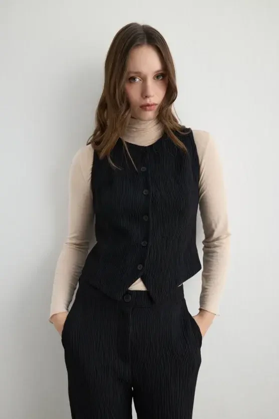 Anka Collection Round Neck Crinkle Vest - Black - Gusto