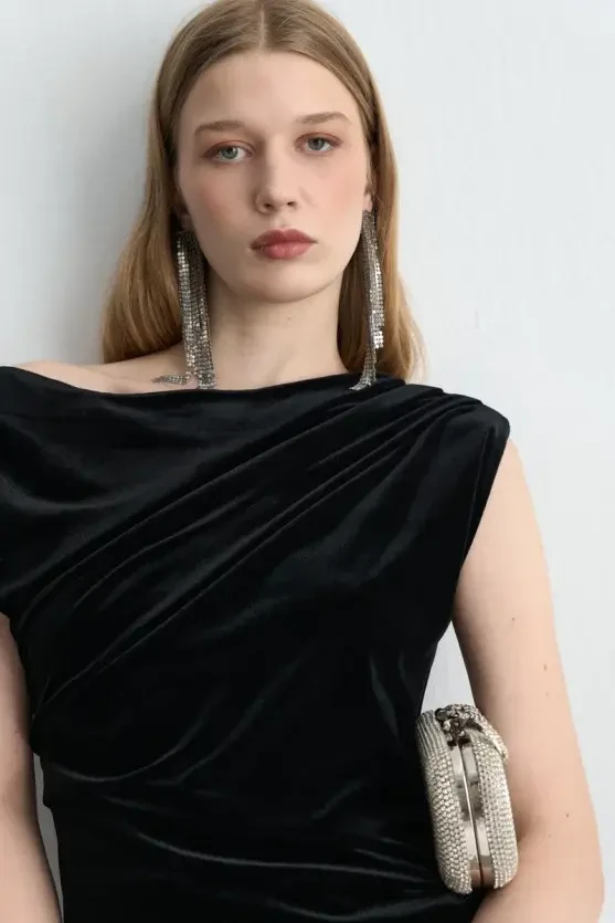 Asymmetric One-Shoulder Velvet Long Dress - Black - Gusto
