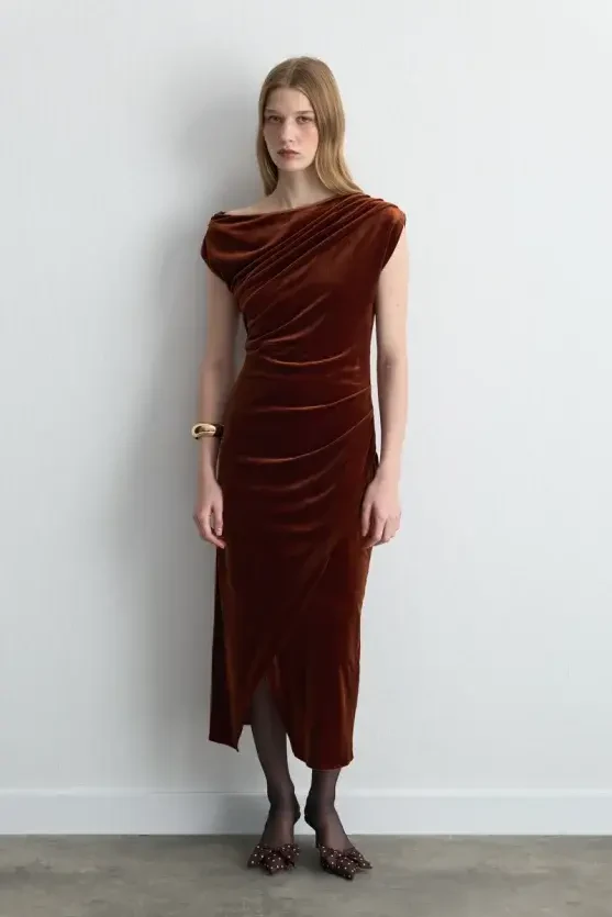 Asymmetric One-Shoulder Velvet Long Dress - Brick - Gusto