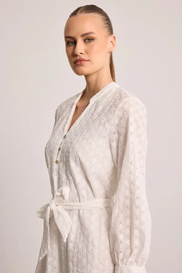Beli Kemerli Brode Elbise - Beyaz - 4