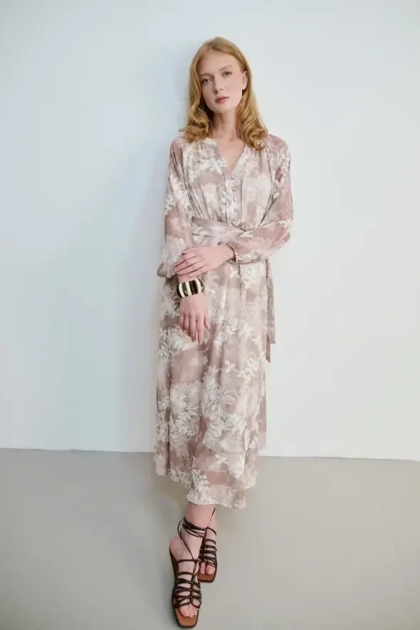 Dantel Aplikeli Uzun Elbise - Bej - Gusto