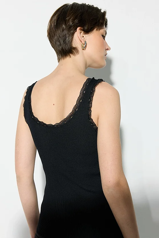 Dantel Şeritli Rayon Triko Atlet - Siyah - Gusto