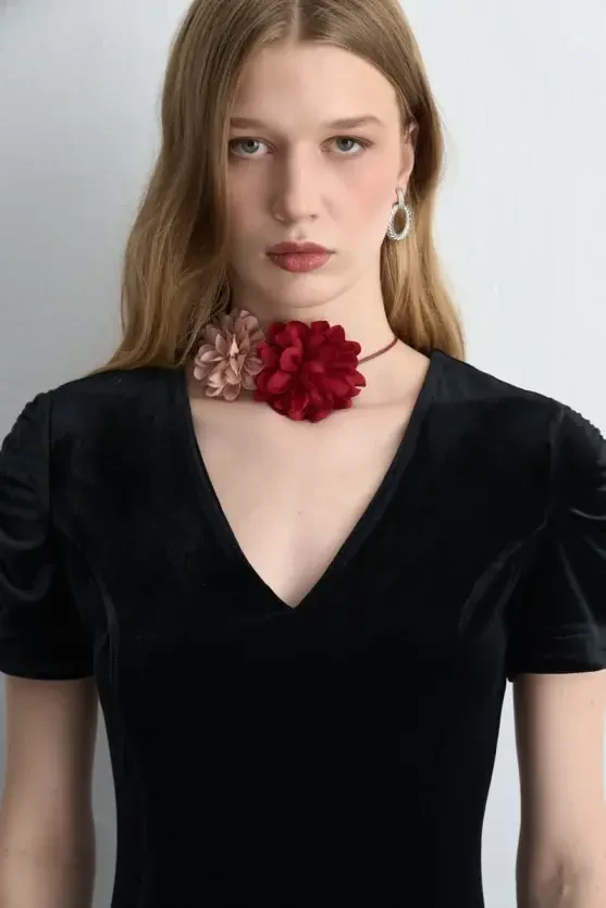 Double String Rose Brooch - Red - Gusto