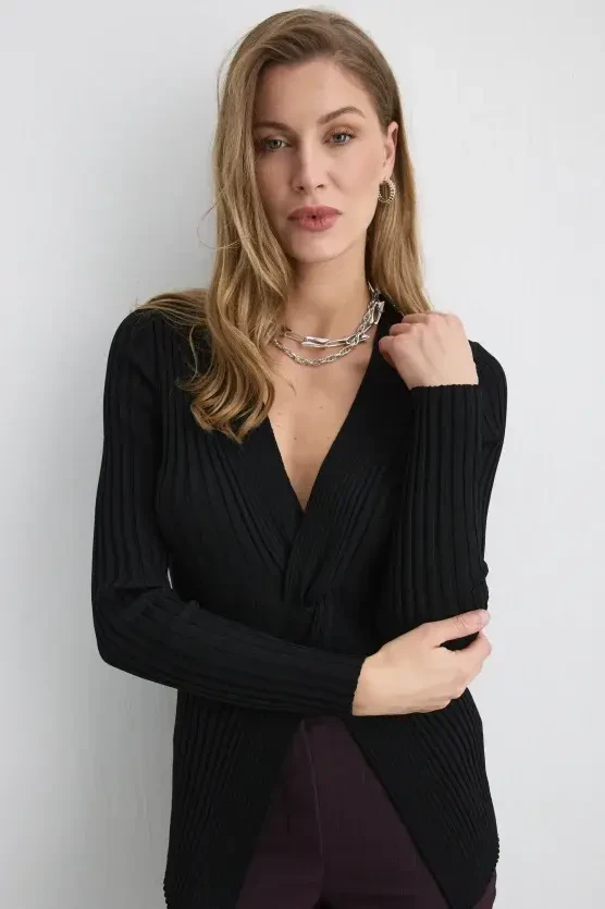 Knot-Detail Viscose Knit Blouse - Black - Gusto