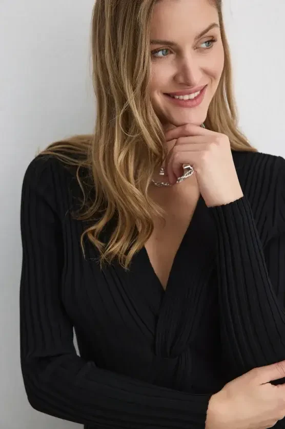 Knot-Detail Viscose Knit Blouse - Black - Gusto