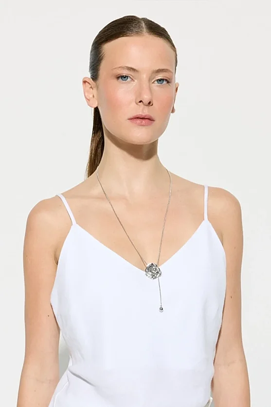 Adjustable Long Necklace with Rose Motif - Silver - Gusto