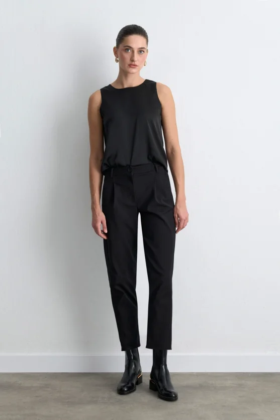 Anka Collection Pleated Tapered Pants Black - Gusto