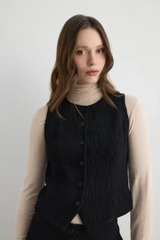 Anka Collection Round Neck Crinkle Vest - Black - 4
