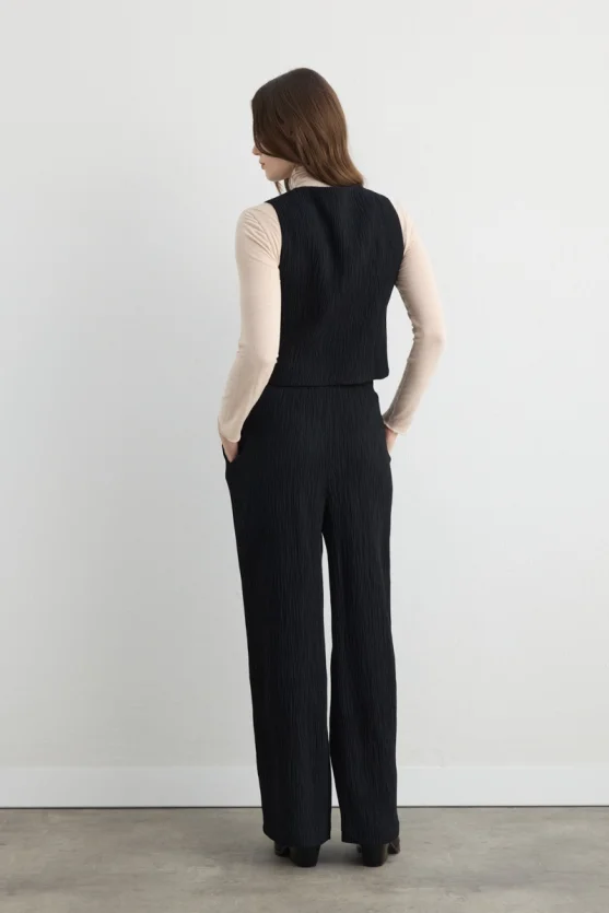 Anka Collection Round Neck Crinkle Vest Black - 7