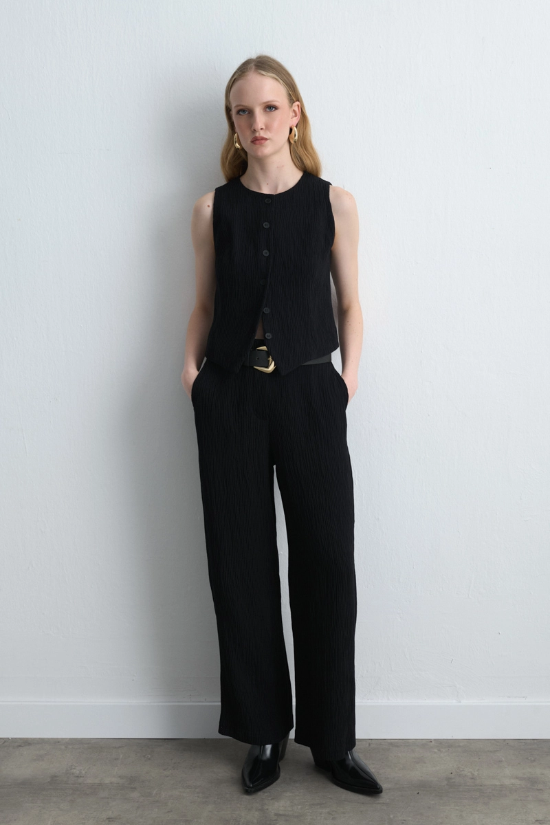 Anka Collection Round Neck Crinkle Vest Black - Gusto