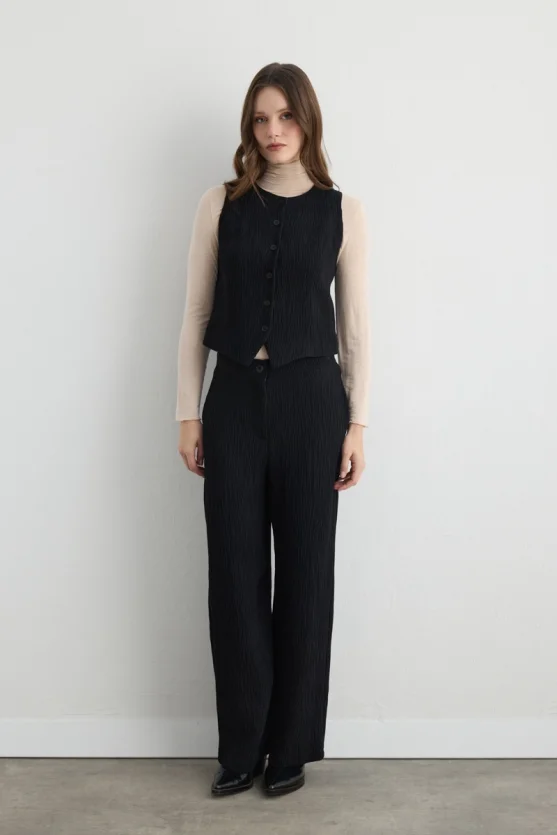 Anka Collection Round Neck Crinkle Vest Black - Gusto