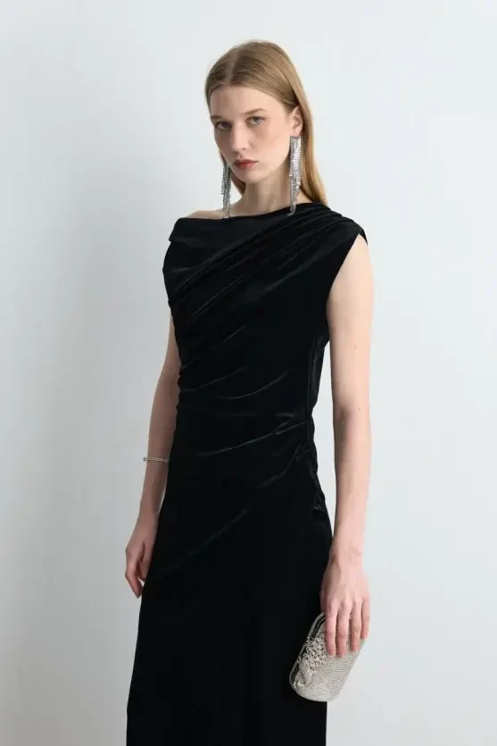 Asymmetric One-Shoulder Velvet Long Dress - Black - Gusto