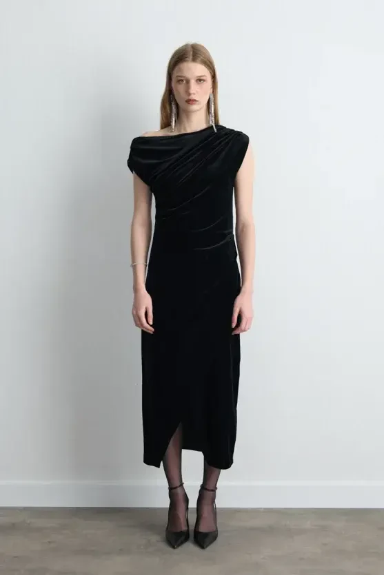 Asymmetric One-Shoulder Velvet Long Dress - Black - 4