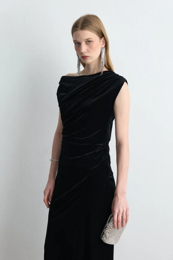 Asymmetric One Shoulder Velvet Long Dress Black - Gusto
