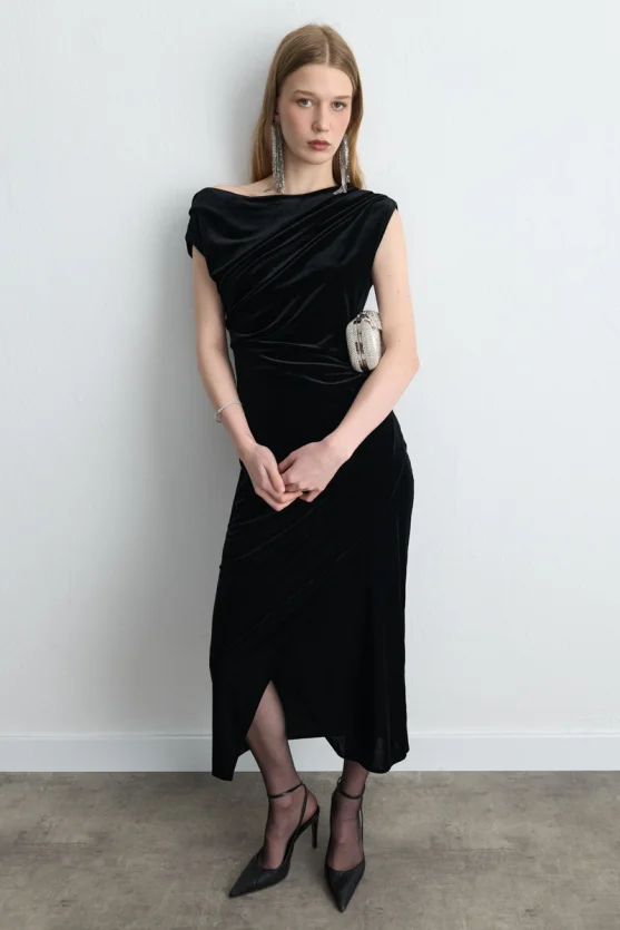 Asymmetric One Shoulder Velvet Long Dress Black - Gusto
