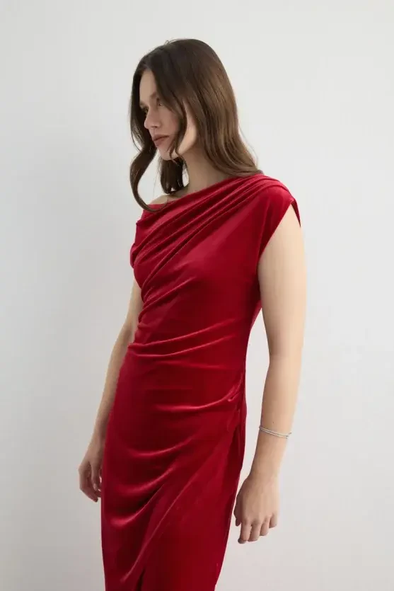 Asymmetric One Shoulder Velvet Long Dress - Red - Gusto