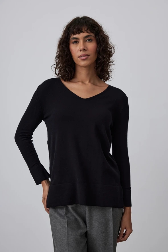 Basic Knitwear with V Neck- Black - 1