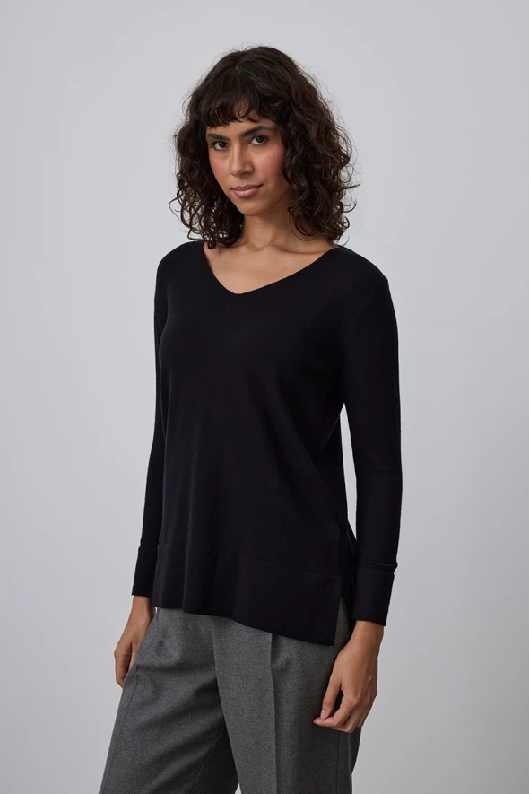 Basic Knitwear with V Neck- Black - 4