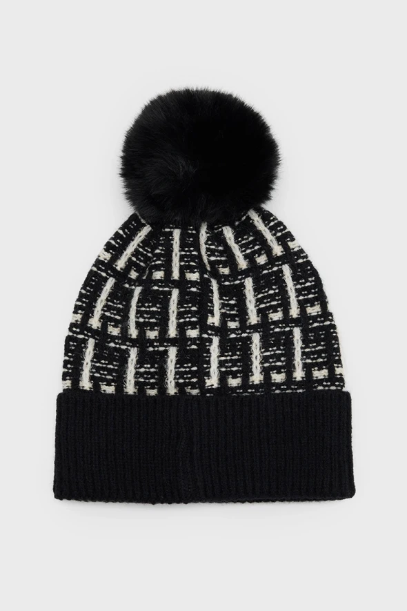 Beanie with Pompom - Black - 1