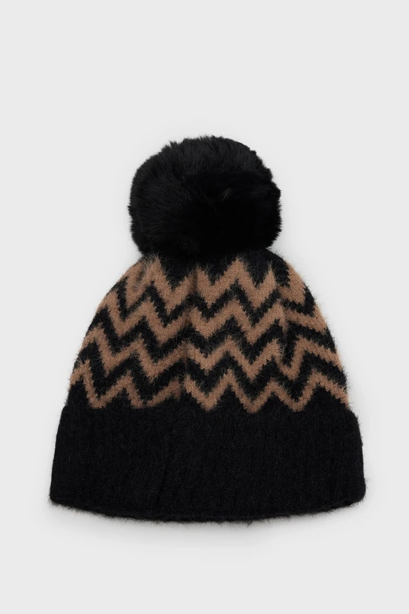 Beanie with Pompom Detailed - Black - 1