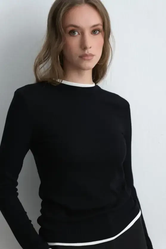Blouse with Contrast Detail - Black - Gusto