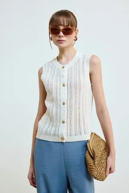Buttoned Cotton Knit Vest - Ecru Ecru