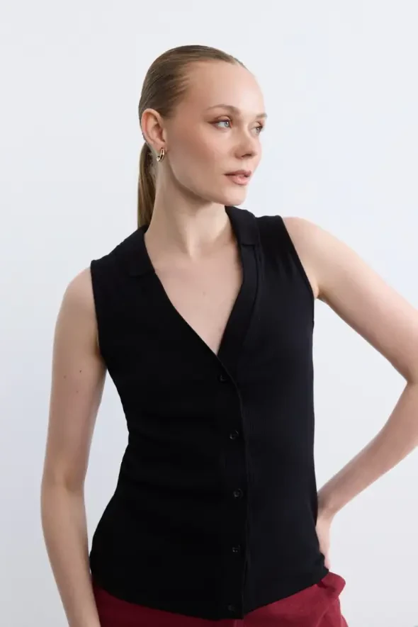 Buttoned Cotton Ribbed Polo Neck Blouse - Black - Gusto
