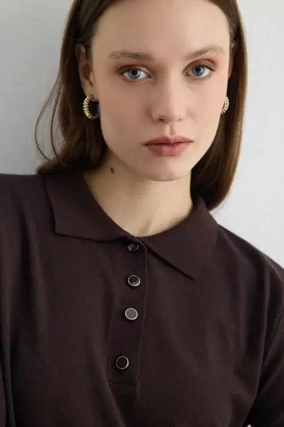 Buttoned Polo Neck Knit Blouse - Brown - 3