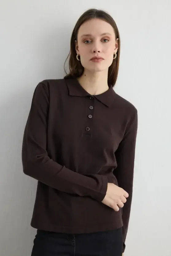 Buttoned Polo Neck Knit Blouse - Brown - Gusto