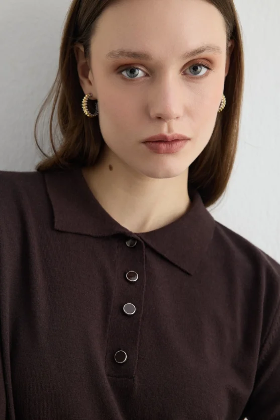 Buttoned Polo Neck Knit Blouse Brown - Gusto