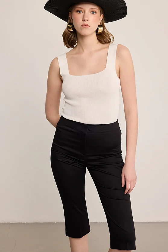 Capri Trousers - Black - Gusto