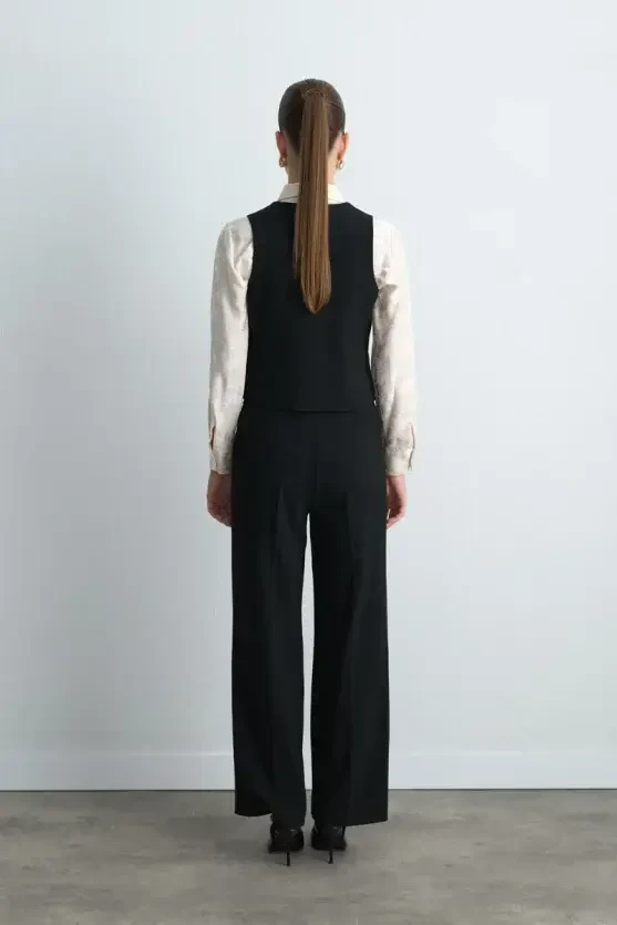 Classic Vest - Black - Gusto